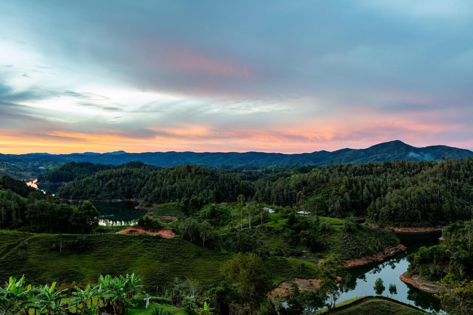 Hobbit Hotel Ecolodge- Guatapé מראה חיצוני תמונה